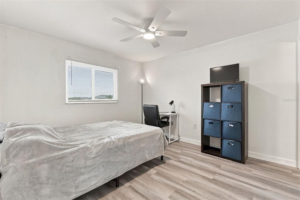 For Sale: $185,000 (2 beds, 2 baths, 871 Square Feet)