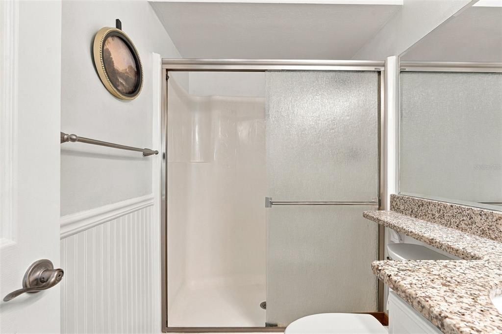 For Sale: $185,000 (2 beds, 2 baths, 871 Square Feet)