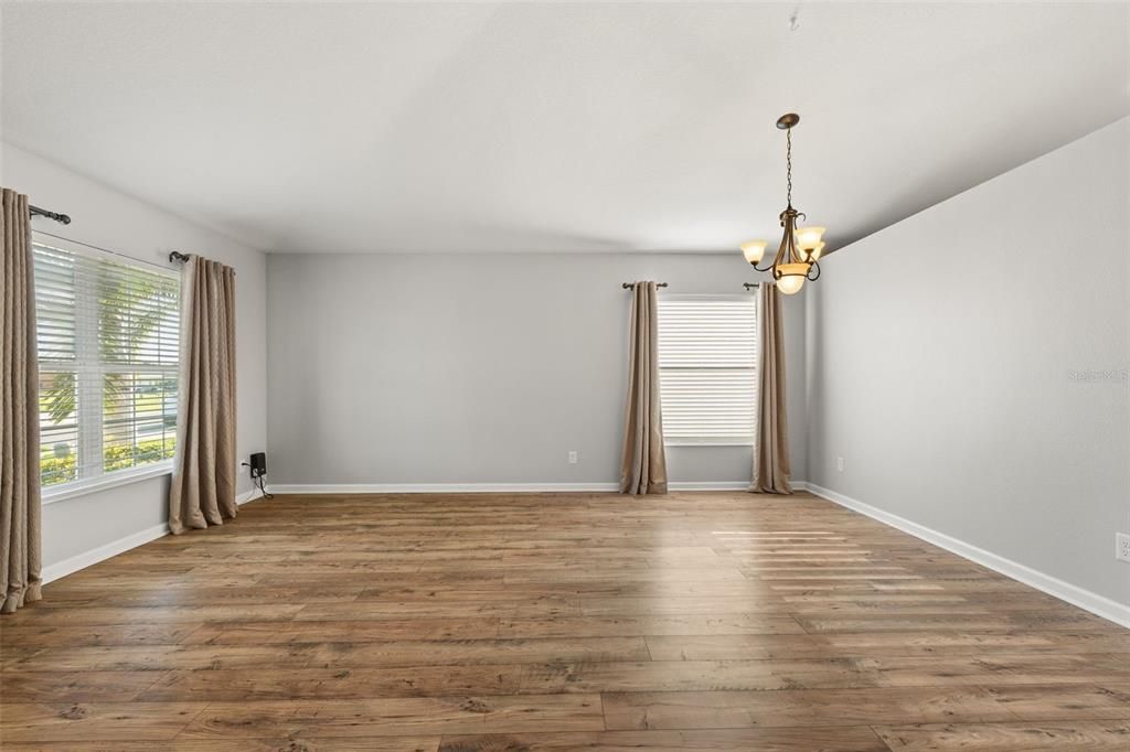 For Sale: $400,000 (3 beds, 2 baths, 1823 Square Feet)