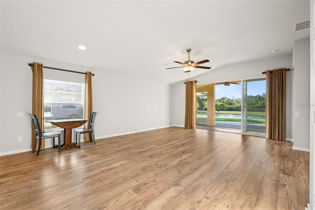 For Sale: $400,000 (3 beds, 2 baths, 1823 Square Feet)