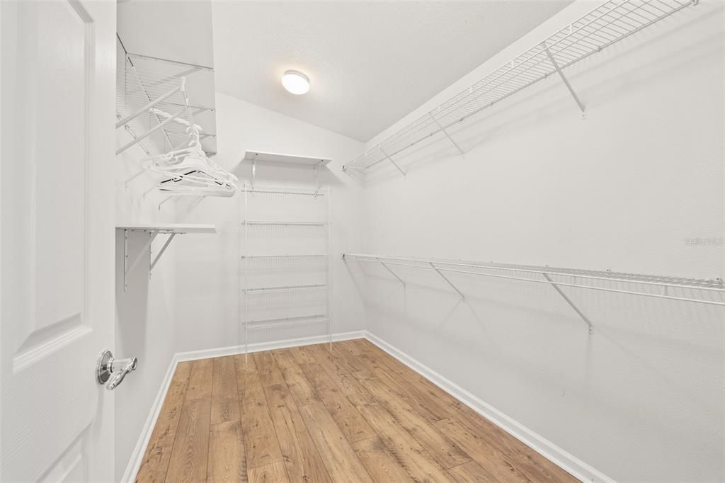For Sale: $400,000 (3 beds, 2 baths, 1823 Square Feet)