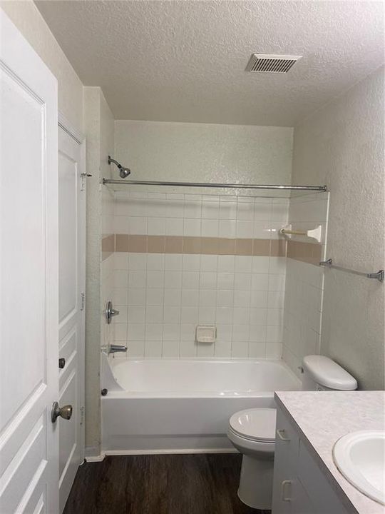 В аренду: $1,275 (1 спален, 1 ванн, 892 Квадратных фут)