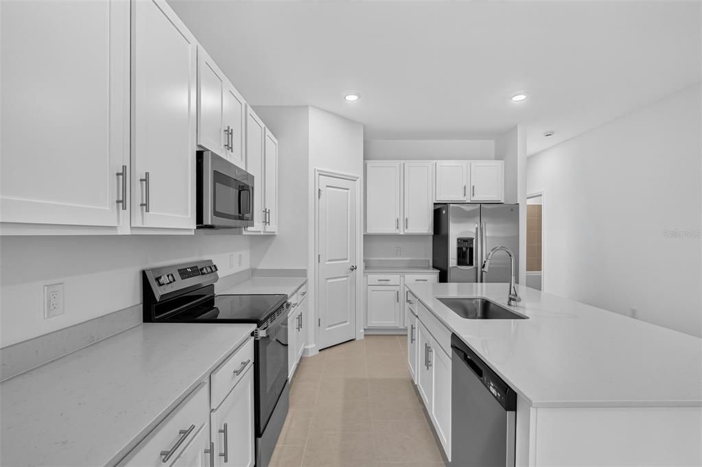 На продажу: $459,499 (4 спален, 3 ванн, 2391 Квадратных фут)