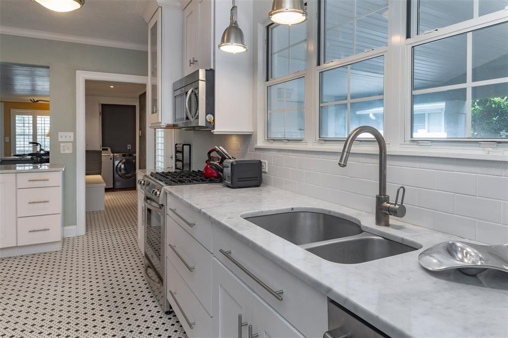En Venta: $950,000 (2 camas, 2 baños, 1947 Pies cuadrados)