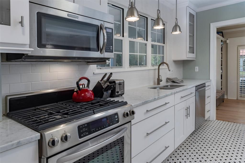 En Venta: $950,000 (2 camas, 2 baños, 1947 Pies cuadrados)