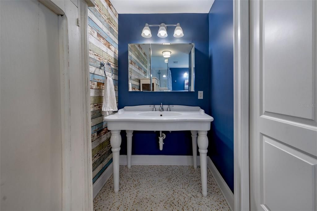 En Venta: $950,000 (2 camas, 2 baños, 1947 Pies cuadrados)