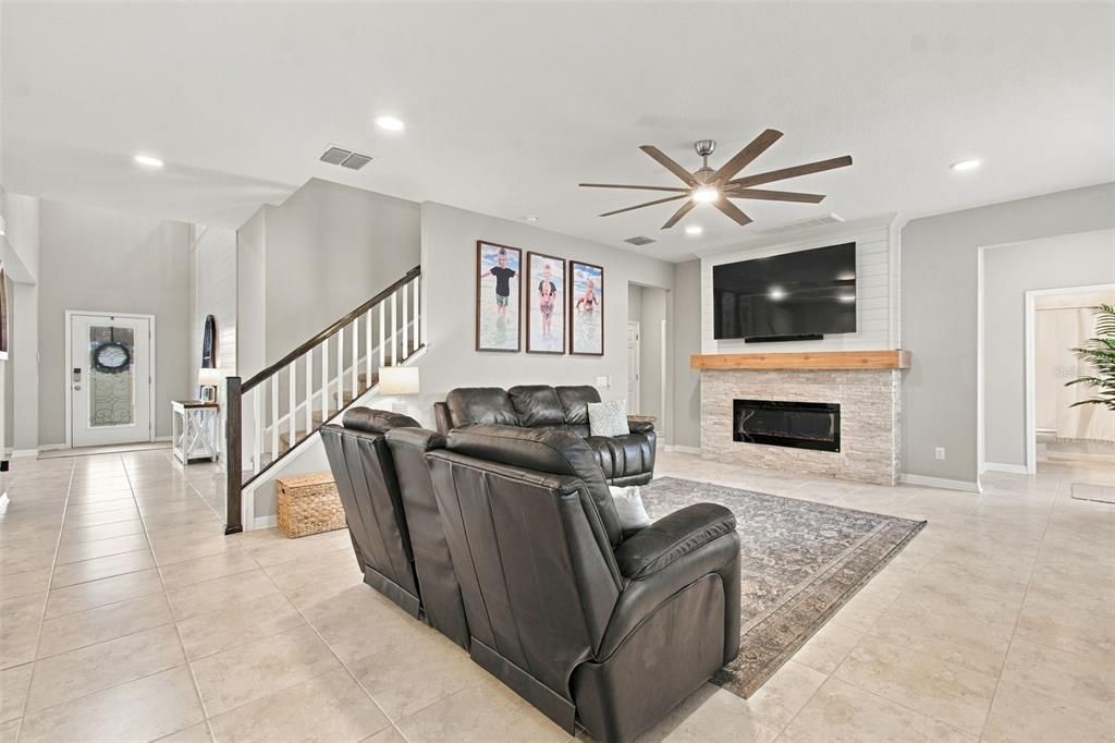 For Sale: $600,000 (5 beds, 3 baths, 3292 Square Feet)