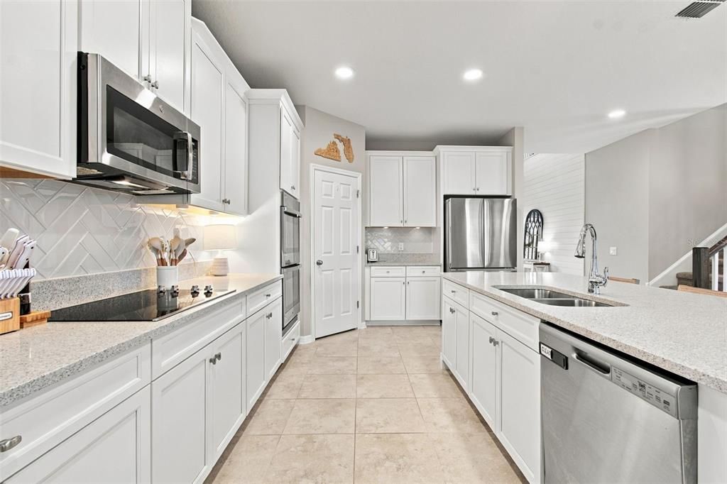 For Sale: $600,000 (5 beds, 3 baths, 3292 Square Feet)