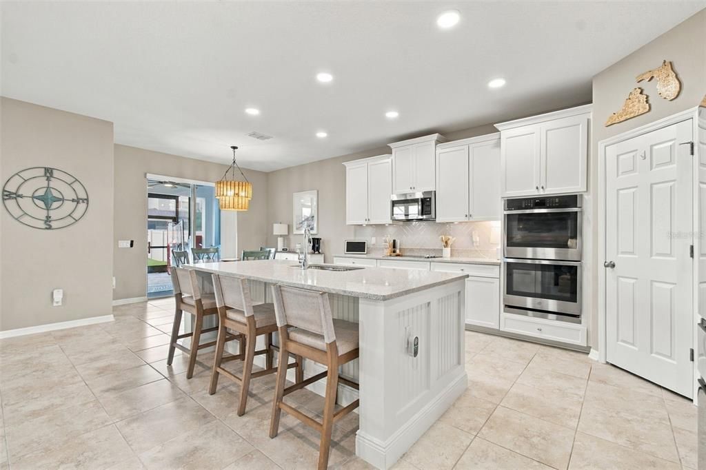 For Sale: $600,000 (5 beds, 3 baths, 3292 Square Feet)