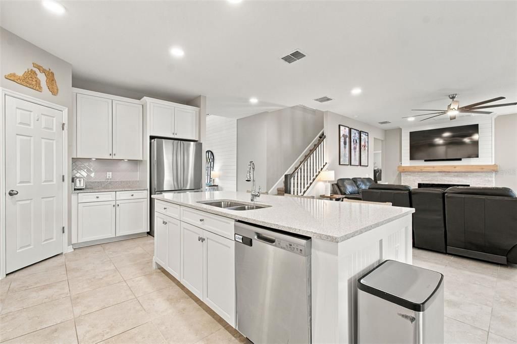 For Sale: $600,000 (5 beds, 3 baths, 3292 Square Feet)