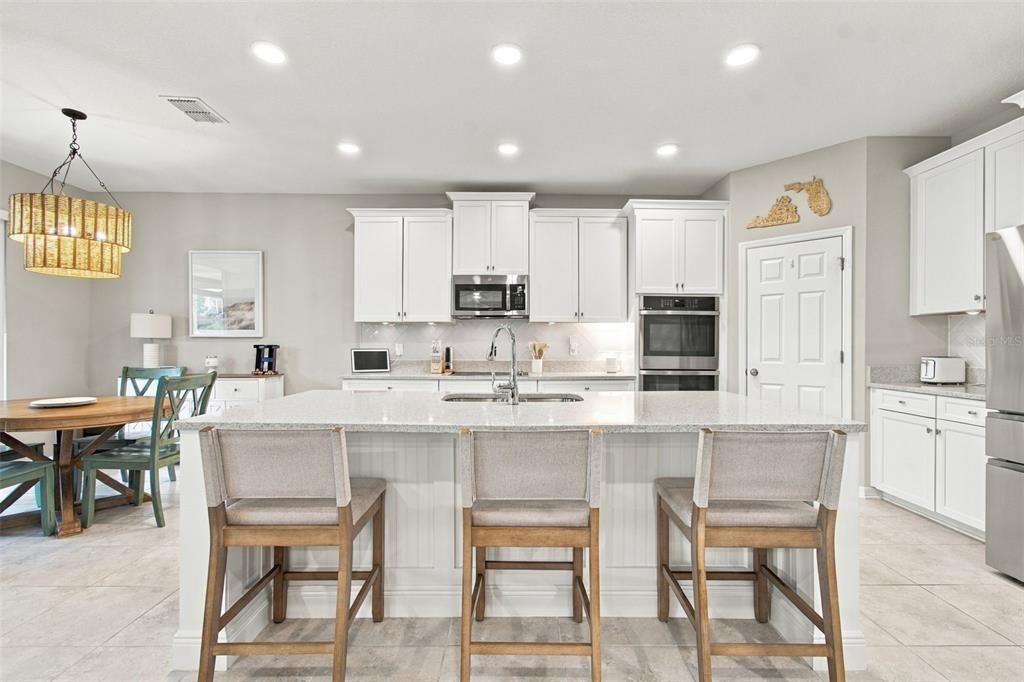 For Sale: $600,000 (5 beds, 3 baths, 3292 Square Feet)