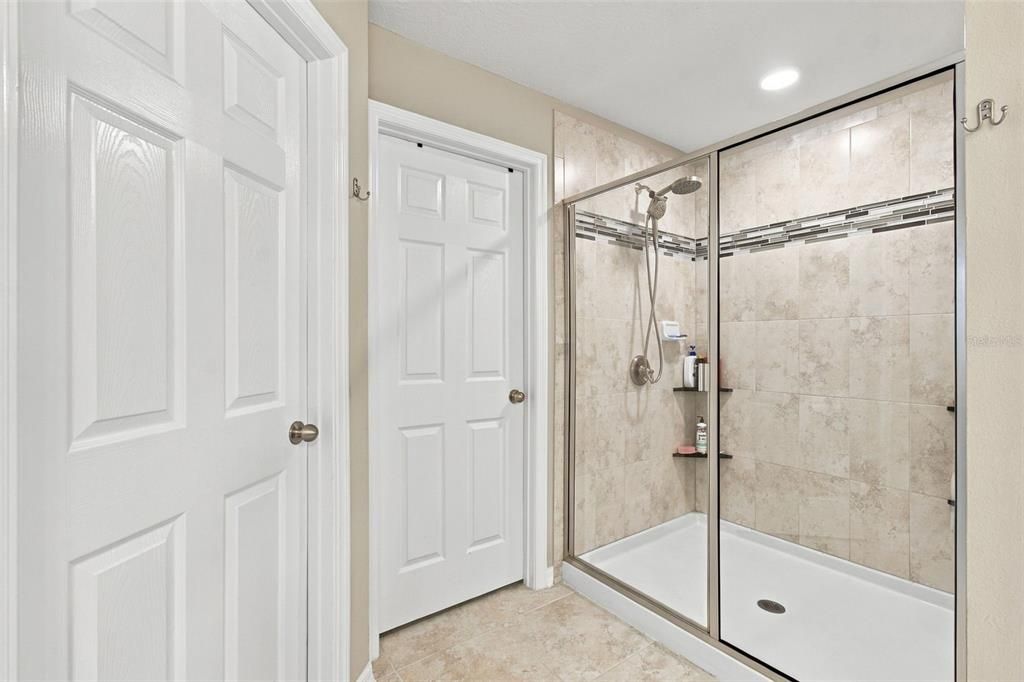 For Sale: $600,000 (5 beds, 3 baths, 3292 Square Feet)