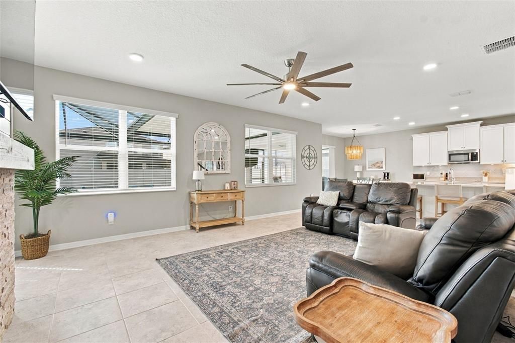 For Sale: $600,000 (5 beds, 3 baths, 3292 Square Feet)