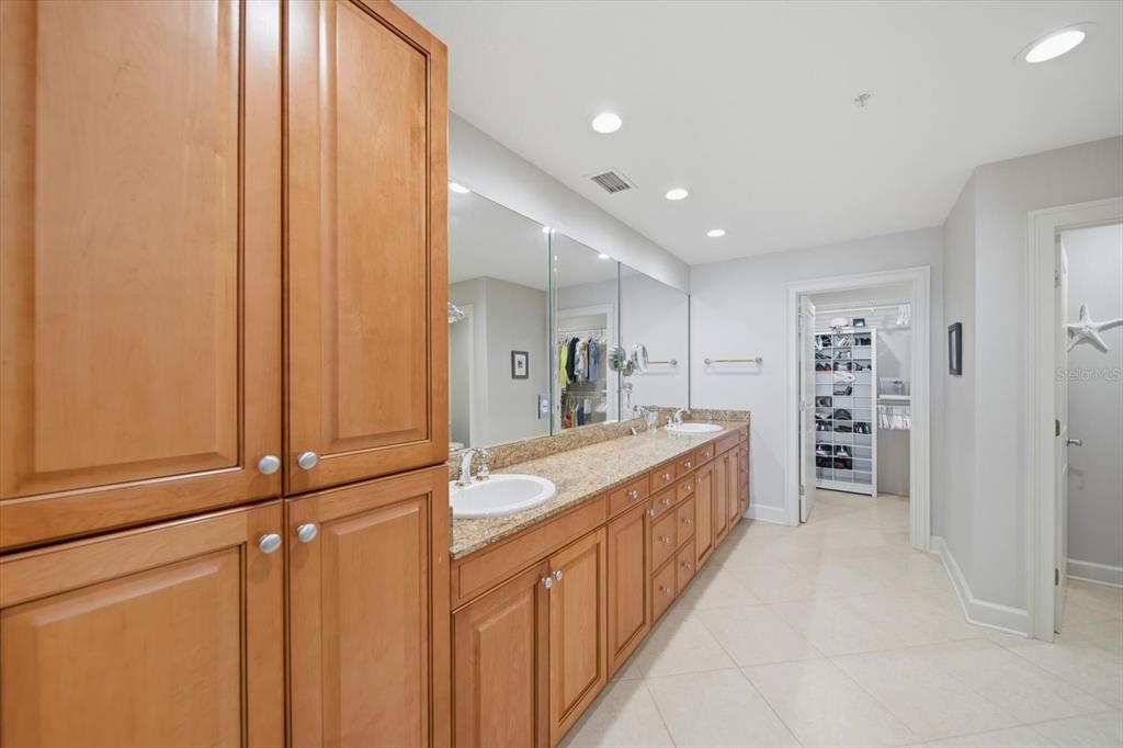 For Sale: $1,960,000 (3 beds, 3 baths, 2175 Square Feet)