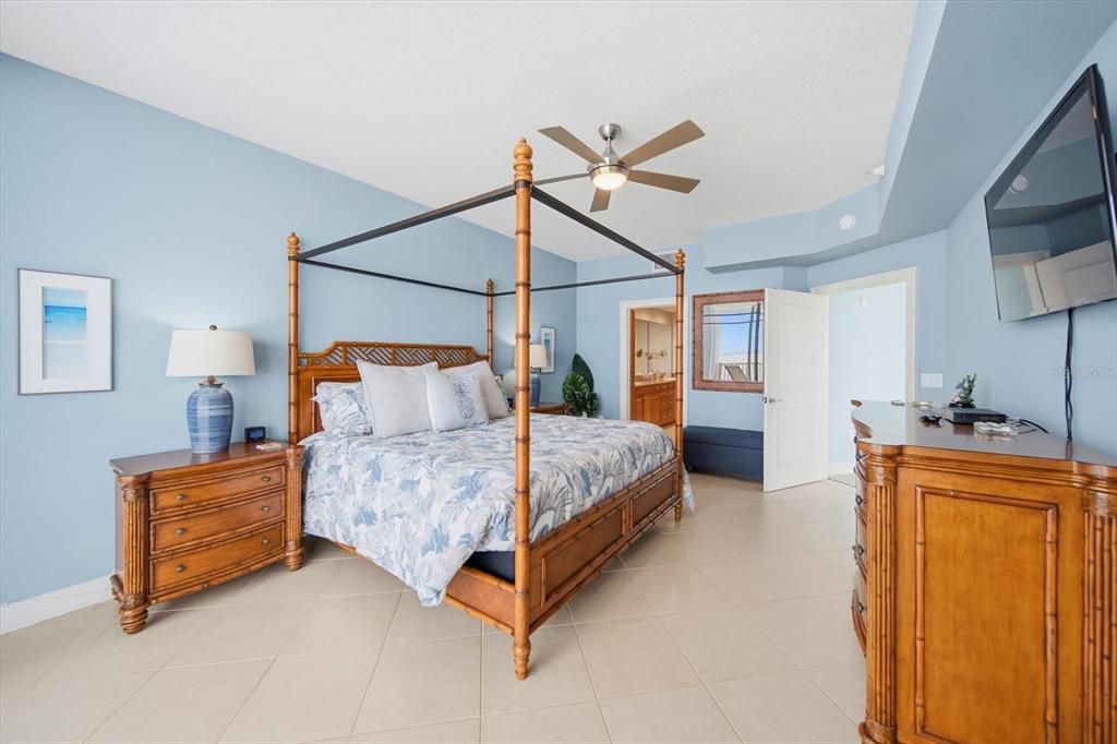 For Sale: $1,960,000 (3 beds, 3 baths, 2175 Square Feet)