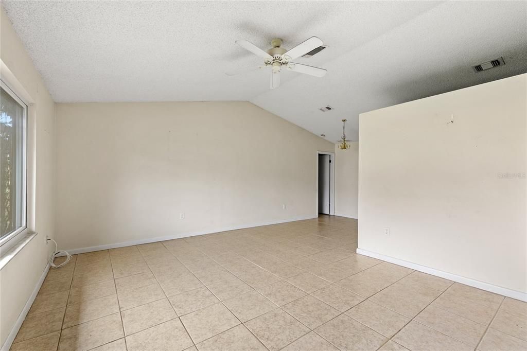 En Venta: $285,000 (3 camas, 2 baños, 1352 Pies cuadrados)