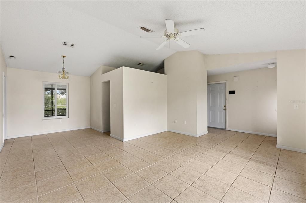 En Venta: $285,000 (3 camas, 2 baños, 1352 Pies cuadrados)