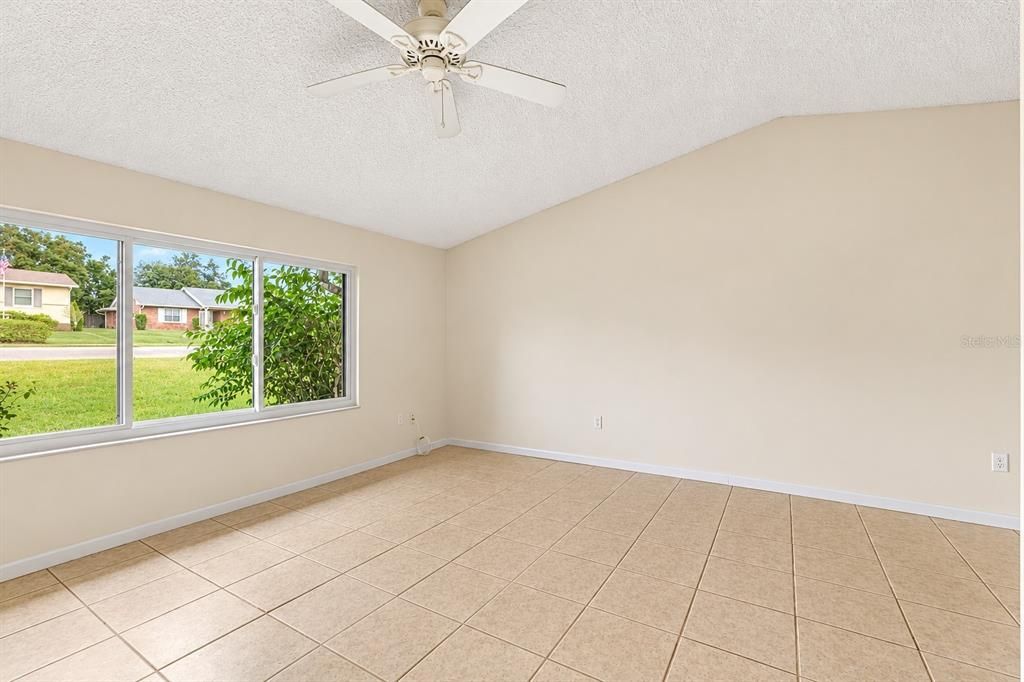 En Venta: $285,000 (3 camas, 2 baños, 1352 Pies cuadrados)