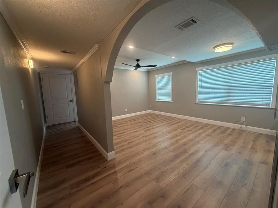 For Rent: $1,350 (1 beds, 1 baths, 650 Square Feet)