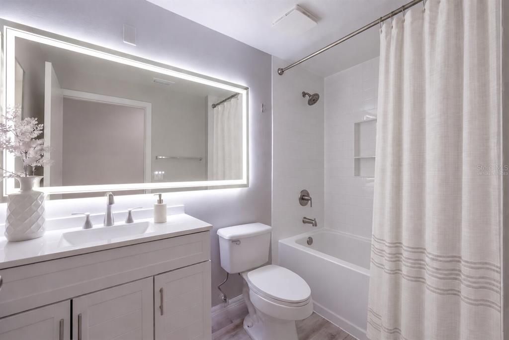 For Sale: $149,900 (2 beds, 2 baths, 1126 Square Feet)