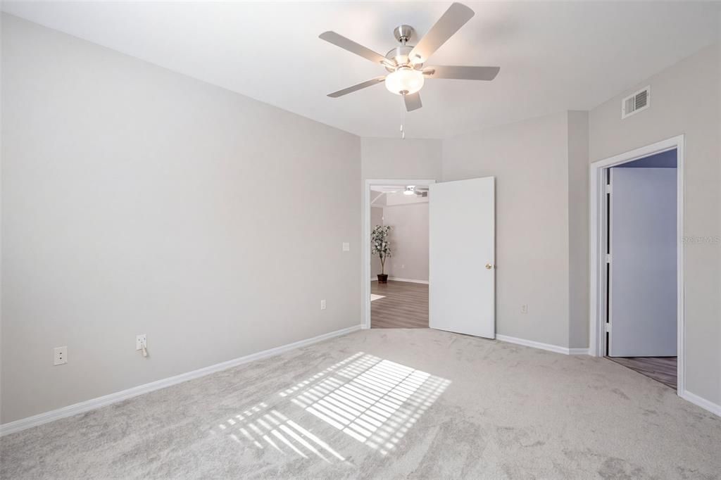 For Sale: $149,900 (2 beds, 2 baths, 1126 Square Feet)