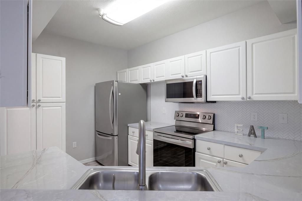 For Sale: $149,900 (2 beds, 2 baths, 1126 Square Feet)