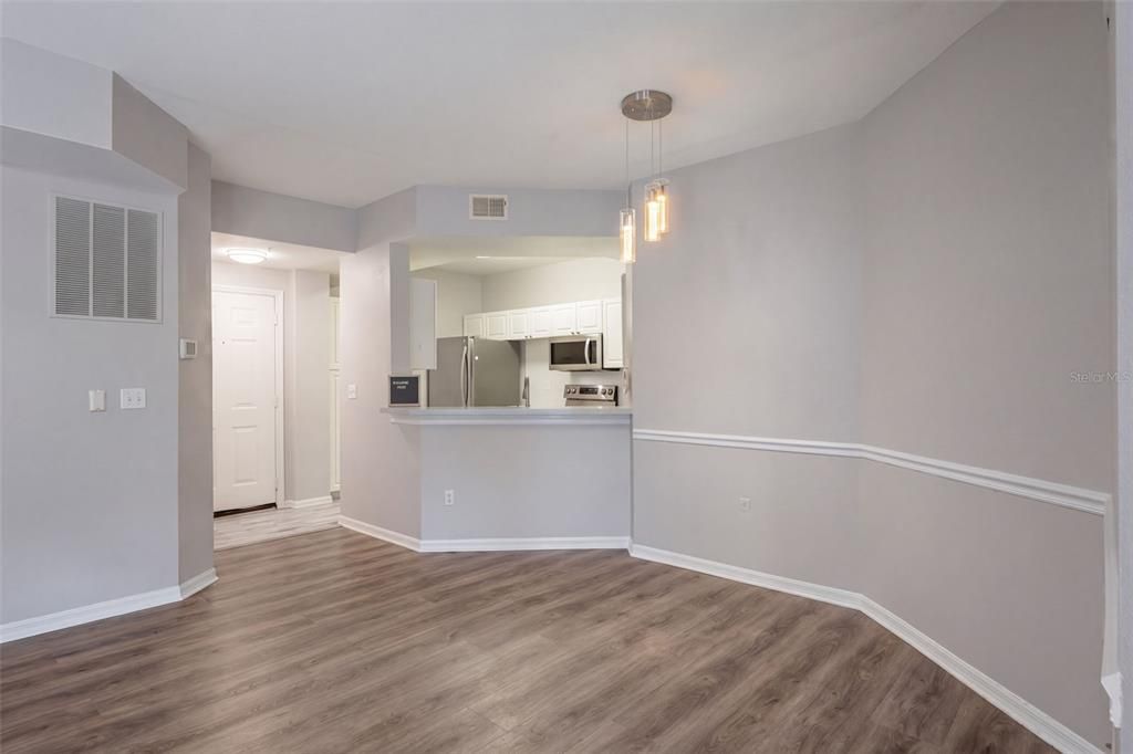 For Sale: $149,900 (2 beds, 2 baths, 1126 Square Feet)