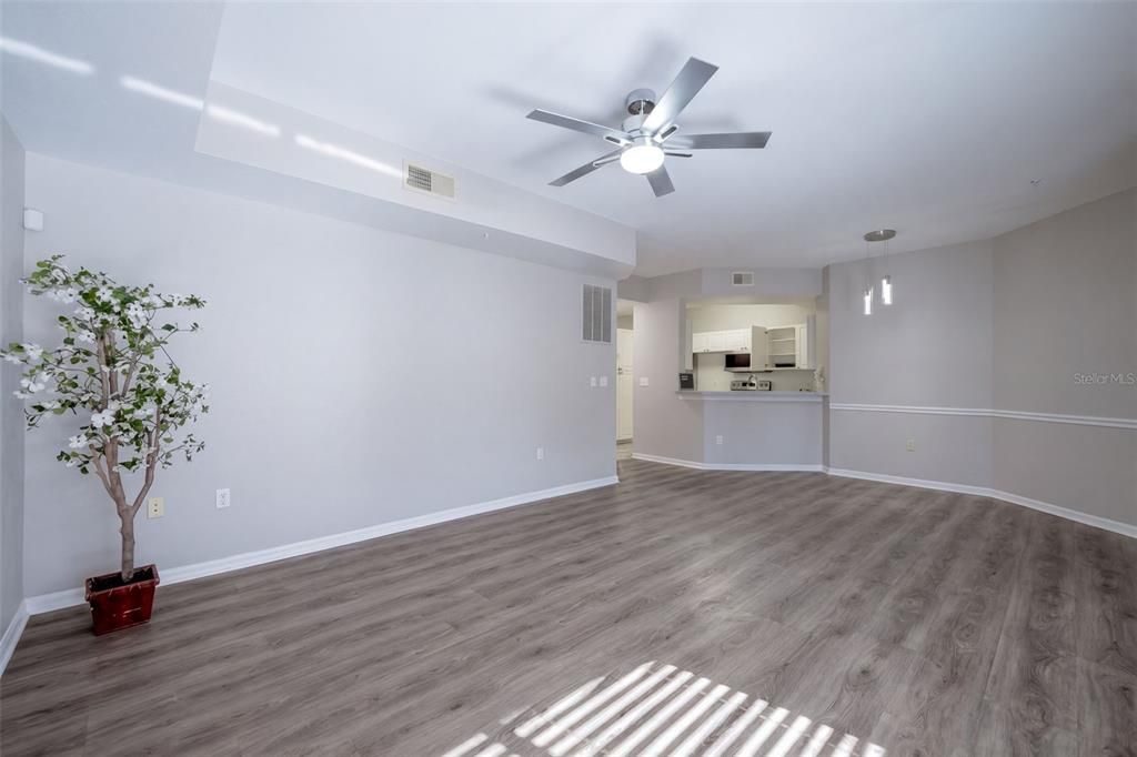 For Sale: $149,900 (2 beds, 2 baths, 1126 Square Feet)
