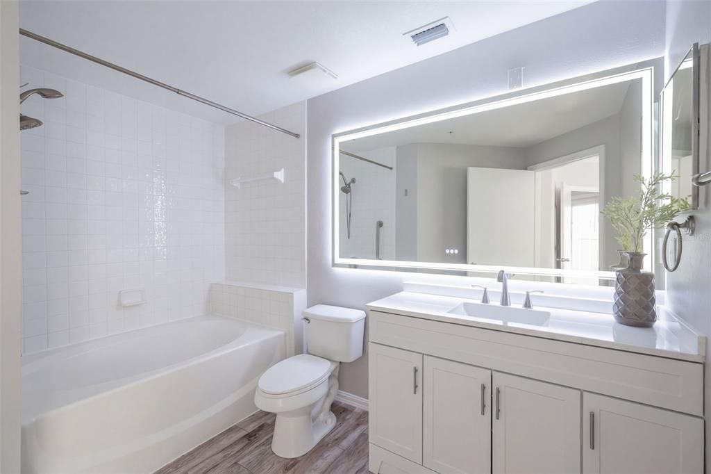 For Sale: $149,900 (2 beds, 2 baths, 1126 Square Feet)