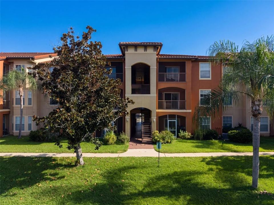 For Sale: $149,900 (2 beds, 2 baths, 1126 Square Feet)