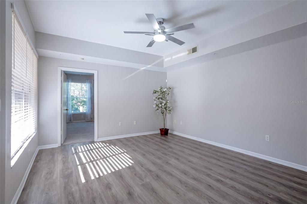 For Sale: $149,900 (2 beds, 2 baths, 1126 Square Feet)