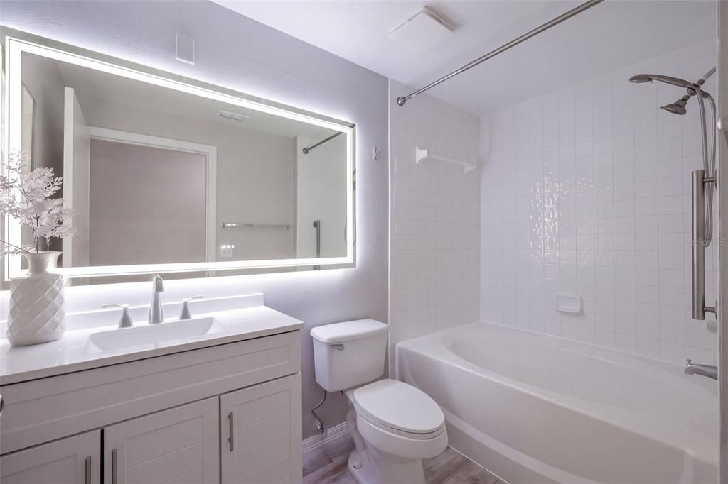 For Sale: $149,900 (2 beds, 2 baths, 1126 Square Feet)