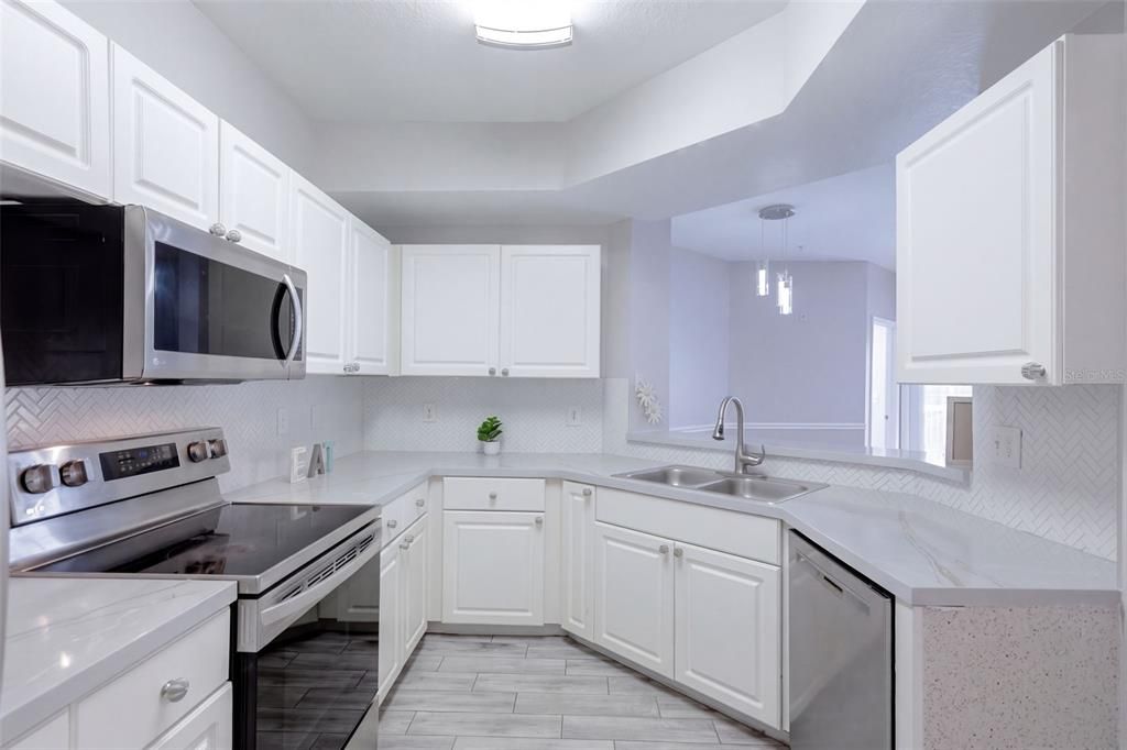 For Sale: $149,900 (2 beds, 2 baths, 1126 Square Feet)