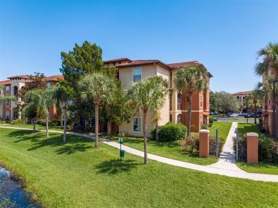 For Sale: $149,900 (2 beds, 2 baths, 1126 Square Feet)
