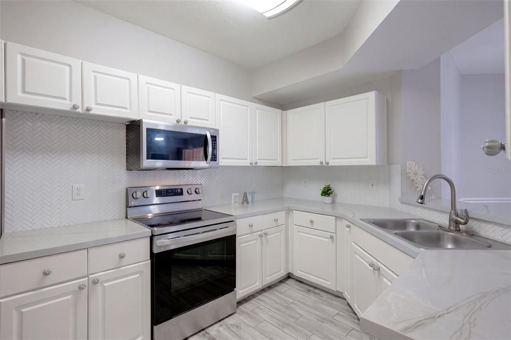 For Sale: $149,900 (2 beds, 2 baths, 1126 Square Feet)