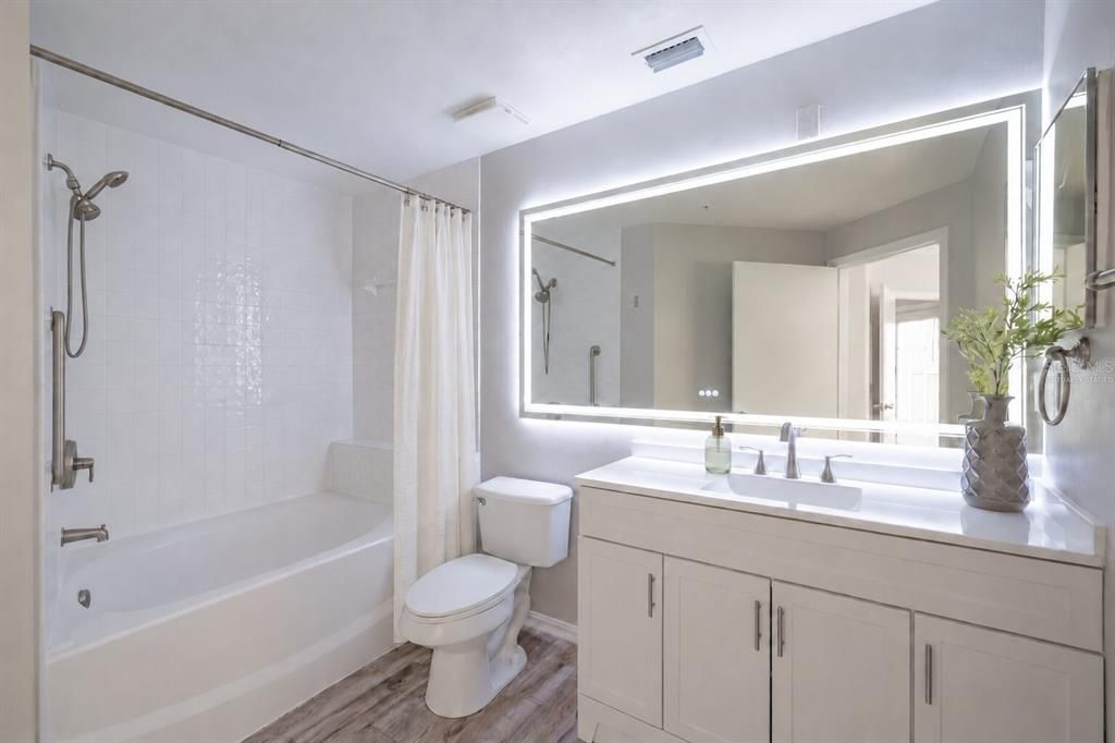 For Sale: $149,900 (2 beds, 2 baths, 1126 Square Feet)