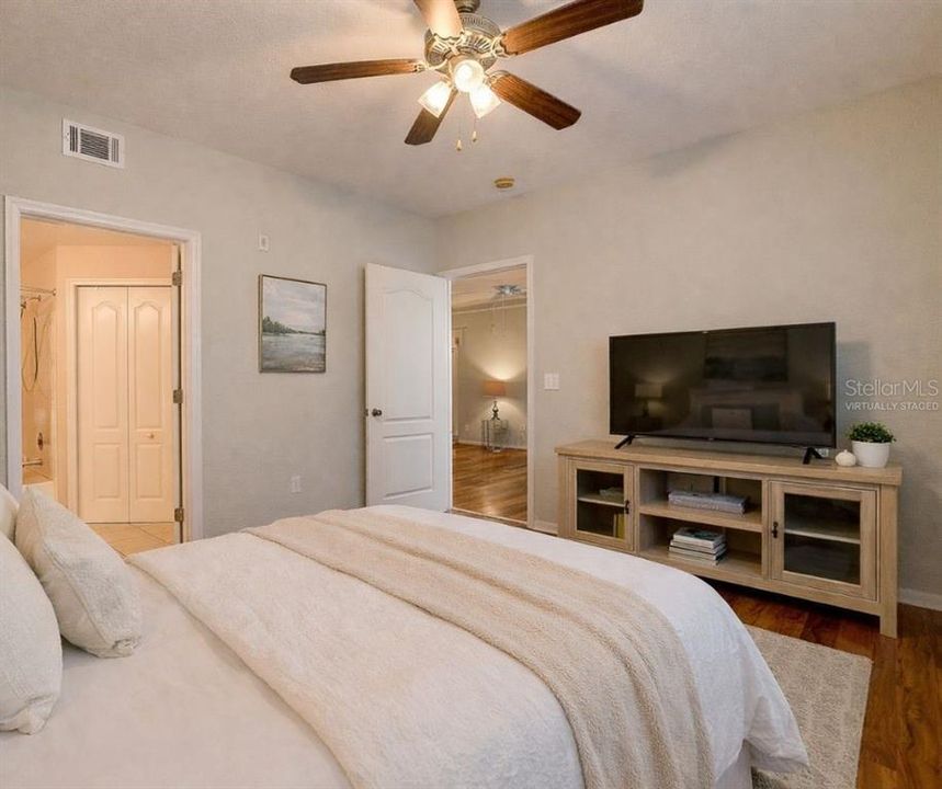 For Sale: $290,000 (3 beds, 2 baths, 1280 Square Feet)