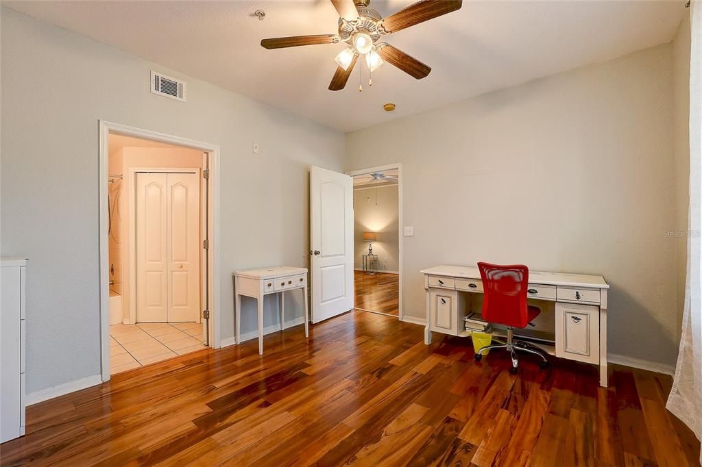 For Sale: $290,000 (3 beds, 2 baths, 1280 Square Feet)