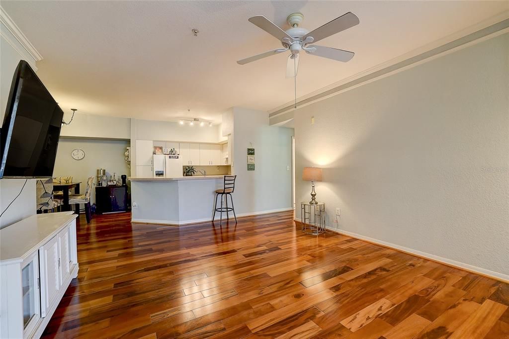 For Sale: $290,000 (3 beds, 2 baths, 1280 Square Feet)