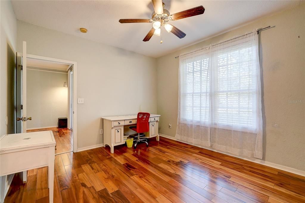 For Sale: $290,000 (3 beds, 2 baths, 1280 Square Feet)