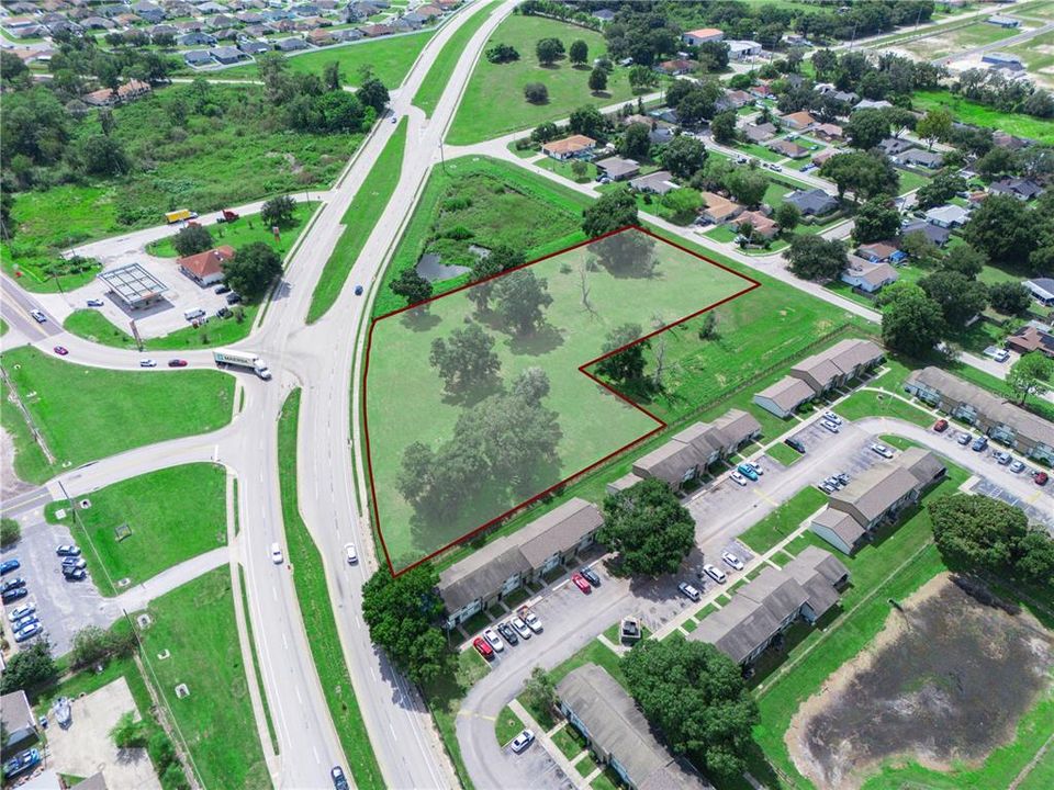 待售: $950,000 (2.60 acres)