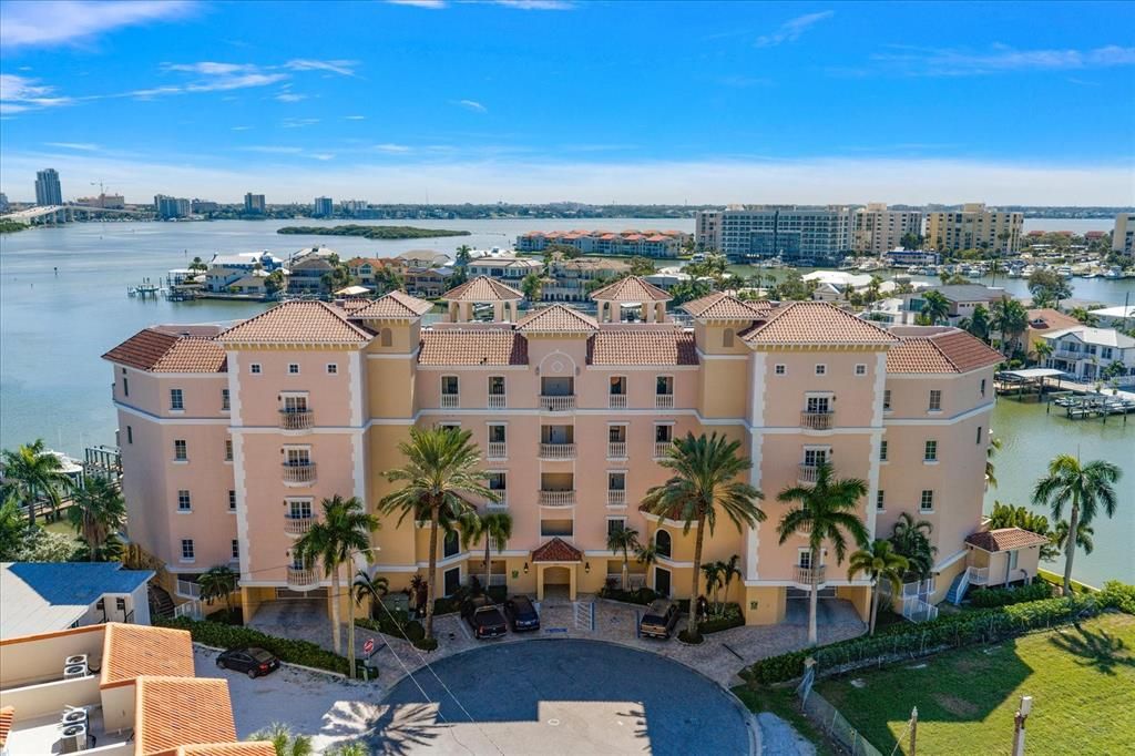For Sale: $1,950,000 (4 beds, 4 baths, 3642 Square Feet)