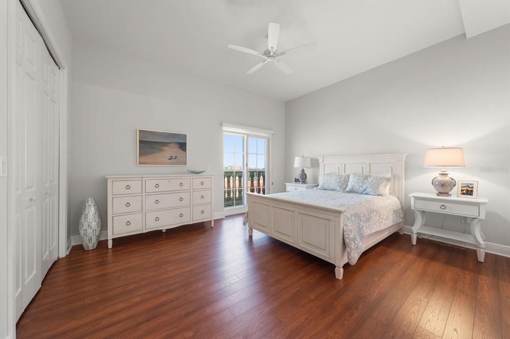 For Sale: $1,950,000 (4 beds, 4 baths, 3642 Square Feet)