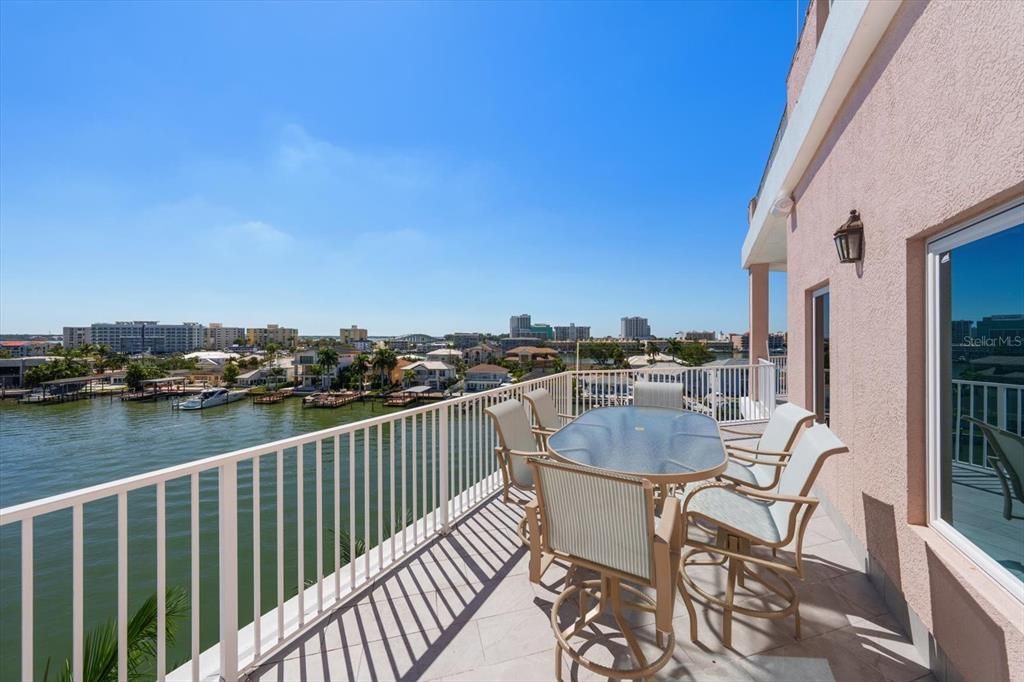 For Sale: $1,950,000 (4 beds, 4 baths, 3642 Square Feet)