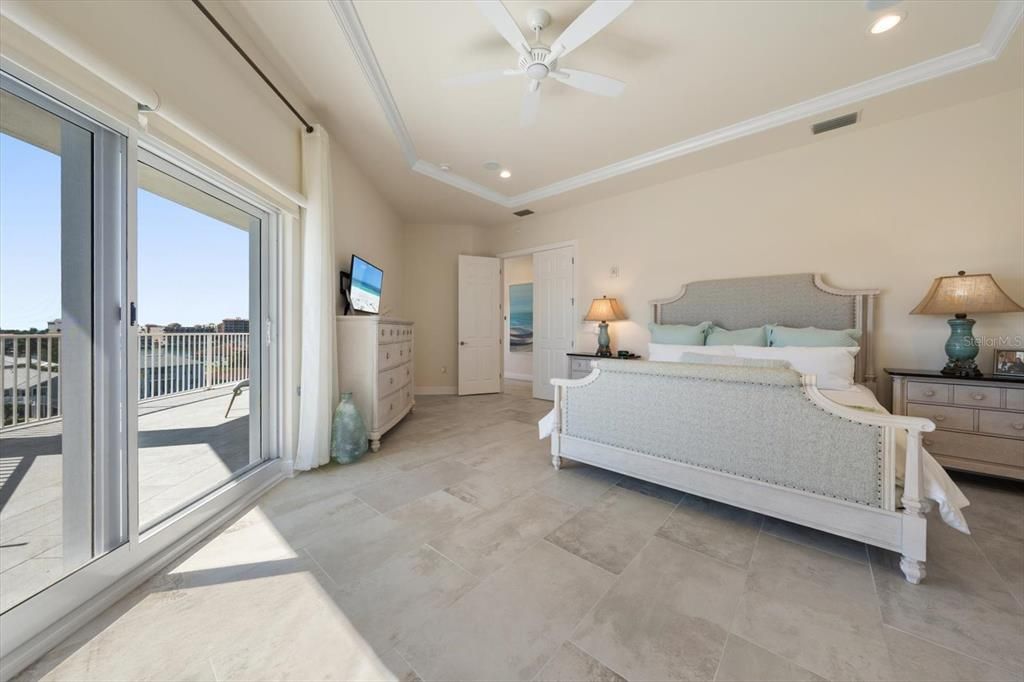 For Sale: $1,950,000 (4 beds, 4 baths, 3642 Square Feet)
