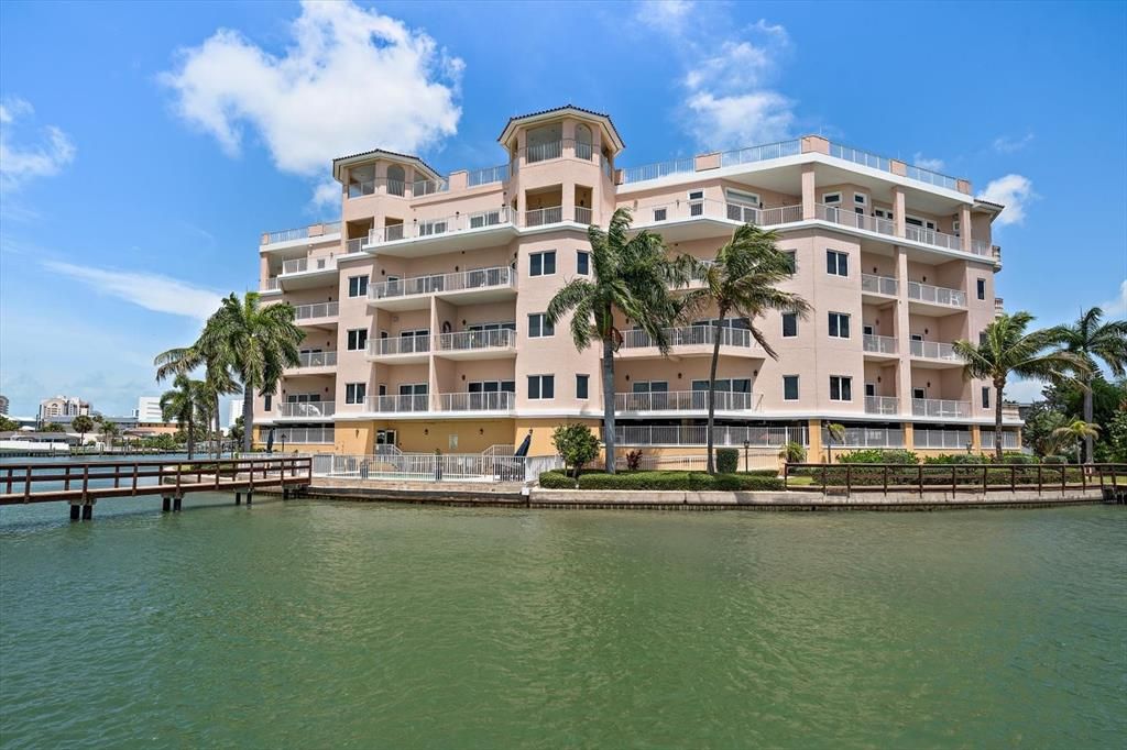 For Sale: $1,950,000 (4 beds, 4 baths, 3642 Square Feet)