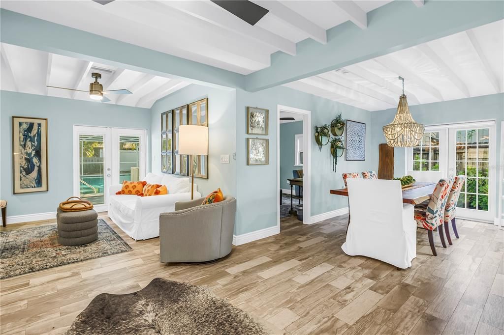 En Venta: $649,900 (3 camas, 2 baños, 1348 Pies cuadrados)