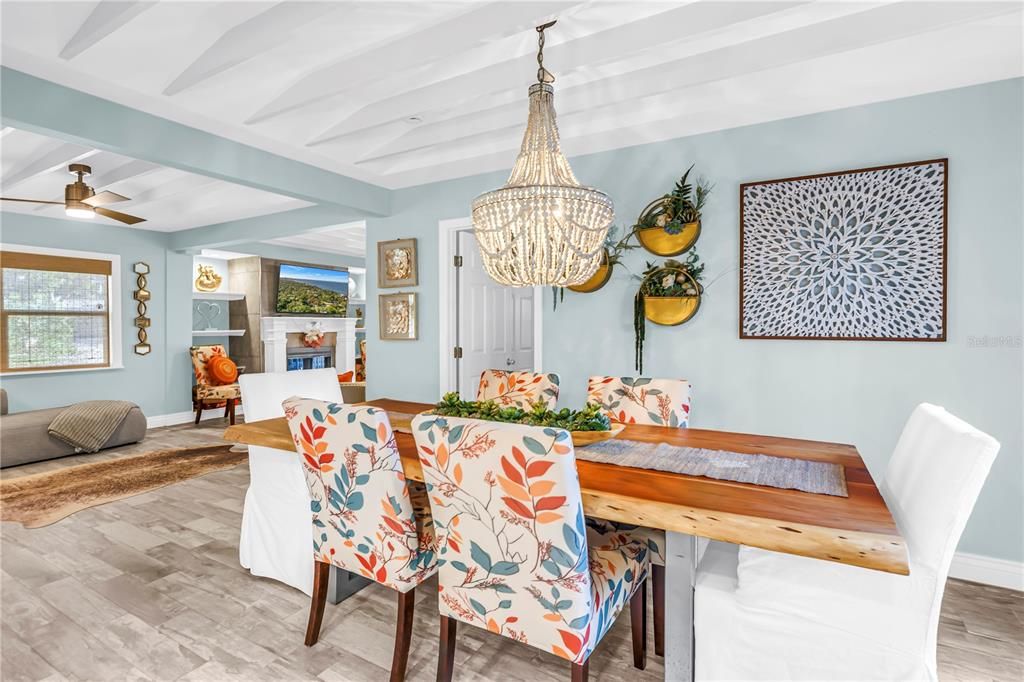 En Venta: $649,900 (3 camas, 2 baños, 1348 Pies cuadrados)