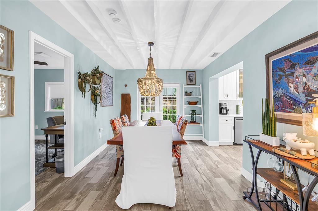 En Venta: $649,900 (3 camas, 2 baños, 1348 Pies cuadrados)