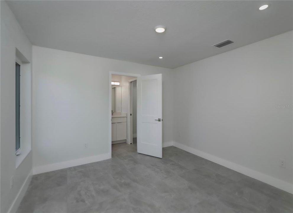For Rent: $2,995 (4 beds, 3 baths, 1758 Square Feet)